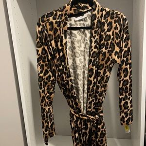 Print robe- NWT! Extremely soft, great for wine nights OR expecting mamas!
